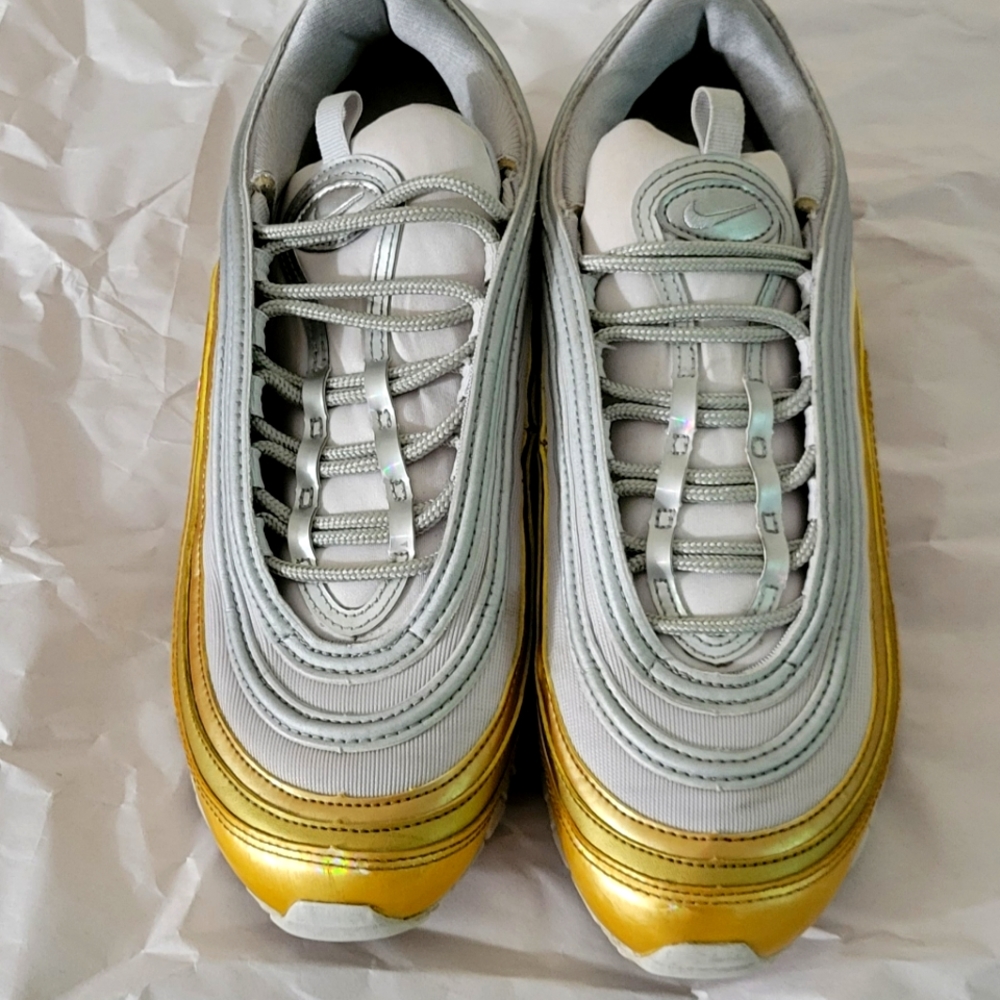 Nike Air Max 97 SE Vast Grey/Metallic Silver Gold AQ4137 001 Women's US Size 10